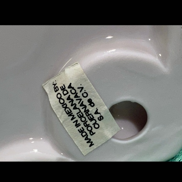 Porcelana de Cuernavaca Porcelain Girl Figurine with a Basket of Flowers - Picture 7 of 11